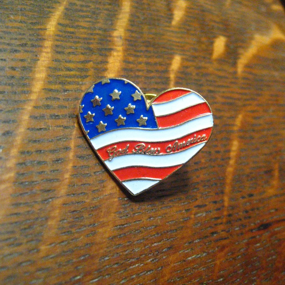 🇺🇸 ❤️ God Bless America Lapel Pin